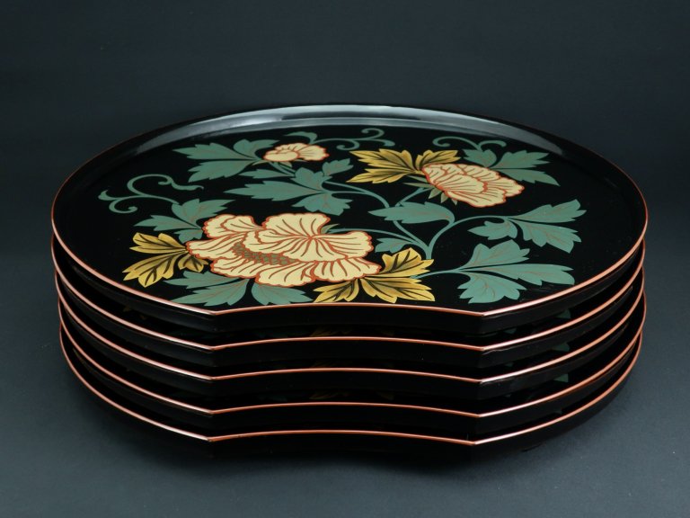 ðȾ / Black-lacquered Half-moon-shaped Trays with 'Makie' picture of Peonies  set of 5