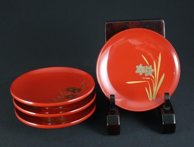 ɿѲּ֡͵ / Red-lacquered Sake Cups with all different 'Makie' picture of Flowers  set of 4