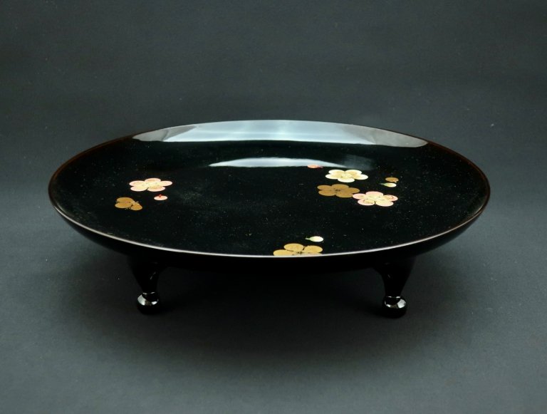 ɵ߼ۻҴ / Black-lacquered Sweet Plate with Legs