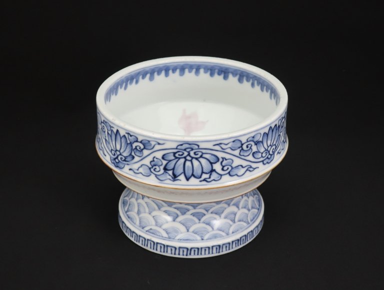 Τնʸ / Imari Blue & White (& Pink!) Sake cup Washing Bowl with the picture of Gold Fishes