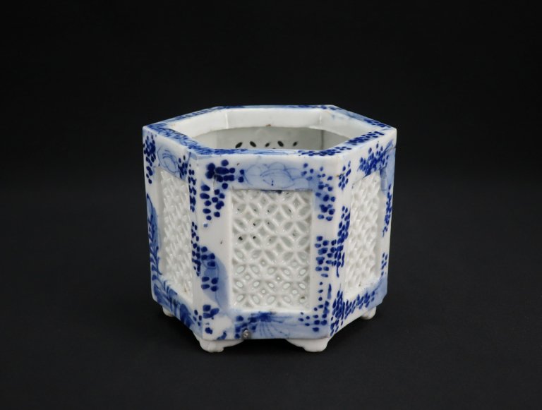 ʸϻƩ / Seto Hexiagonal Blue & White Sake Cup Holder