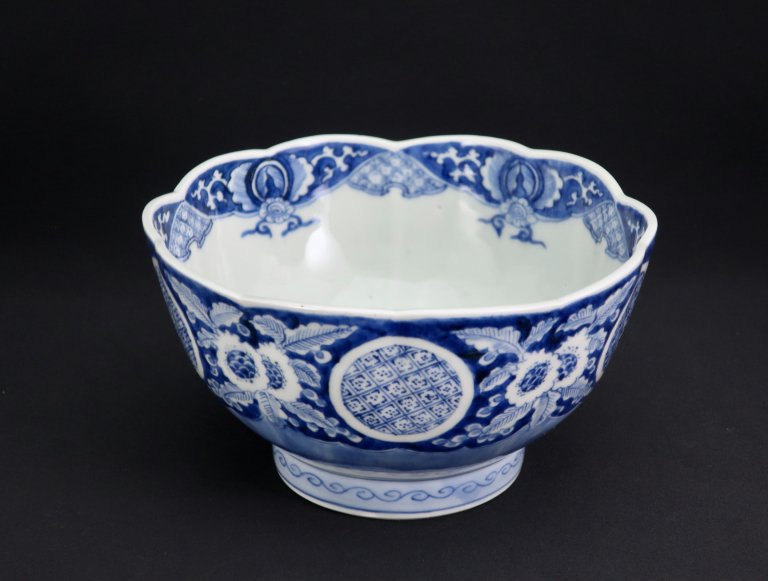 Τʸȭ / Imari Blue & White Bowl with the picture of Pomegranates