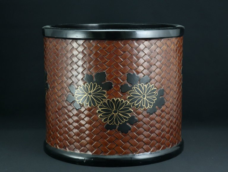 Ƽꤢ֤ / Small Hibachi of Woven Bamboo with 'Makie' picture of Chrysanthemum Flowers
