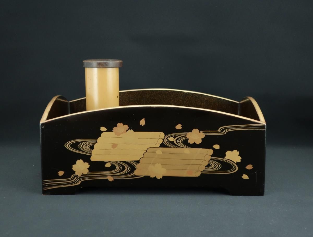 黒塗内梨地花筏蒔絵煙草盆 / Black-lacquered Tobacco Set with