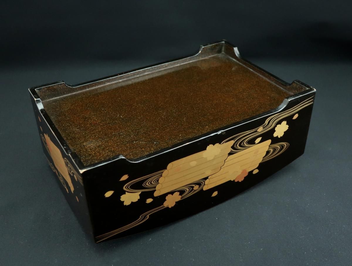 黒塗金蒔絵花筏文手桶水指箱付き [B26694] 黒塗金蒔絵花筏文手桶水指箱