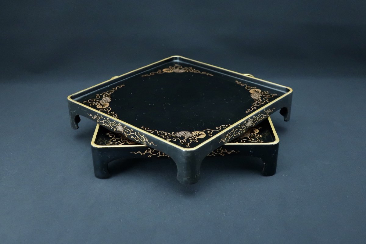 黒塗桐唐草蒔絵脚付小膳 二枚組 / Black-lacquered Small Trays with legs set of 2 - OKURA  ORIENTAL ART / 大蔵オリエンタルアート