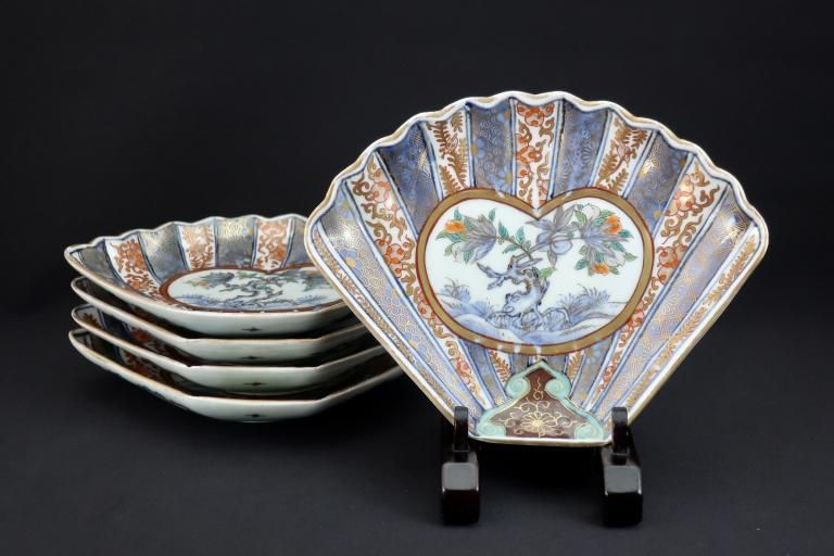 Το̷ / Imari Fan-shaped Polychrome Plates  set of 5