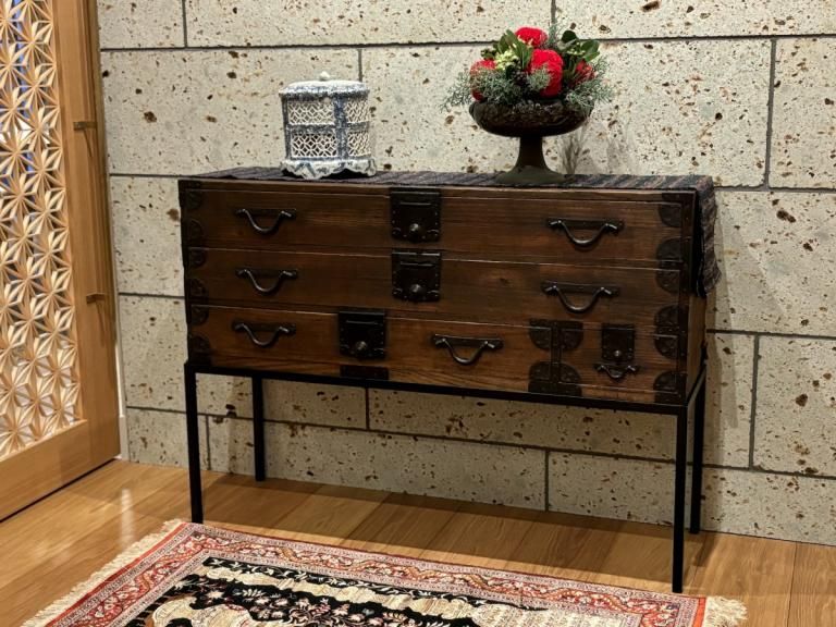 ýڥ󥽡 / Katana Tansu (Sword Chest) Console