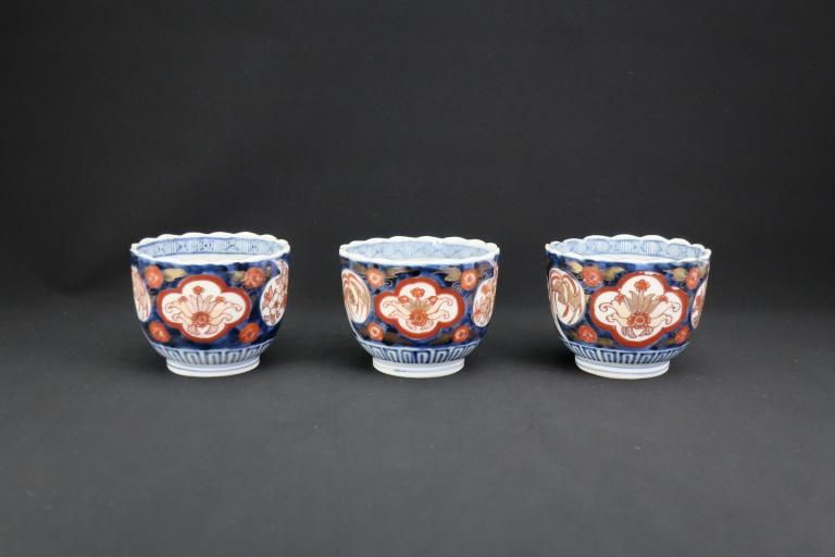 ΤƲַ˱ʸա / Imari Polychrome Chrysanthemum-flower-shaped Mukoduke' Cups  set of 
