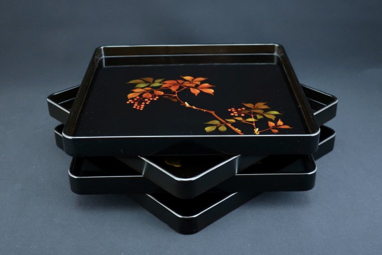 Ȭɿּʪ / Black-lacquered Trays with 'Makie' picture of Plantsset of 4