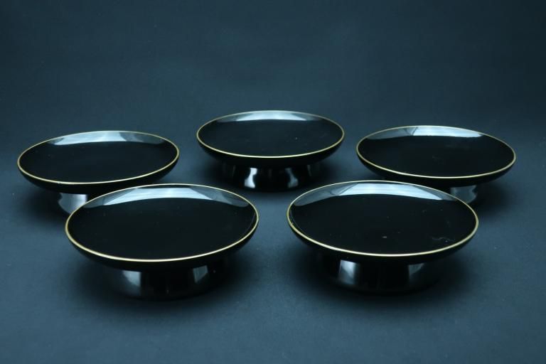 ɱ滮 / Black-lacquered Sweet Plates with legs  set of 5