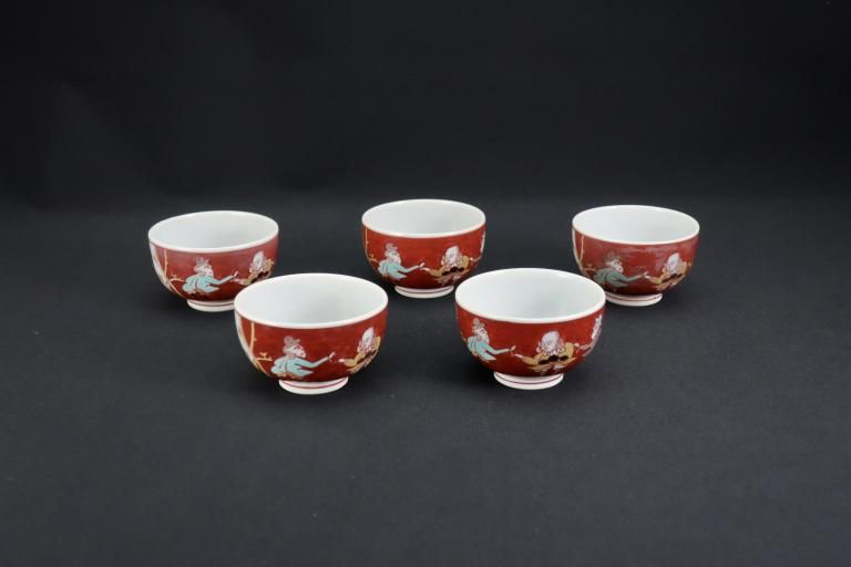 Τڿͤο޵ / Imari Small Polychrome Cups with the picture of European people  set of 5