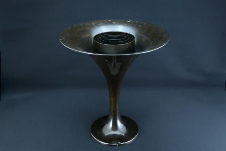 عƼ / Bronze Flower Vase