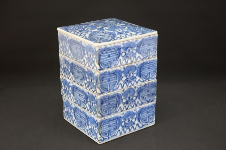 Τռʸʽ / Imari Square Blue & White 'Danju' Food Boxes with the picture of Bats and 'Kotobuki' 