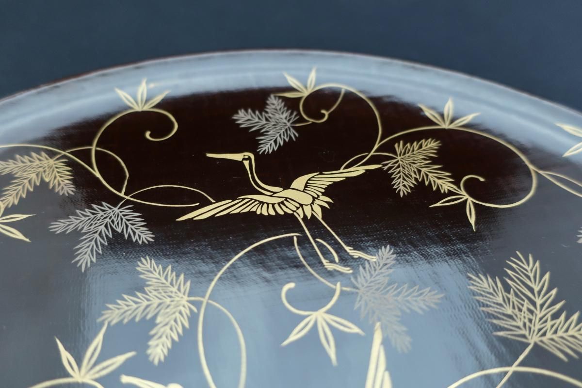 漆布着鶴松竹蒔絵丸盆 / Lacquered Round Tray with 'Makie