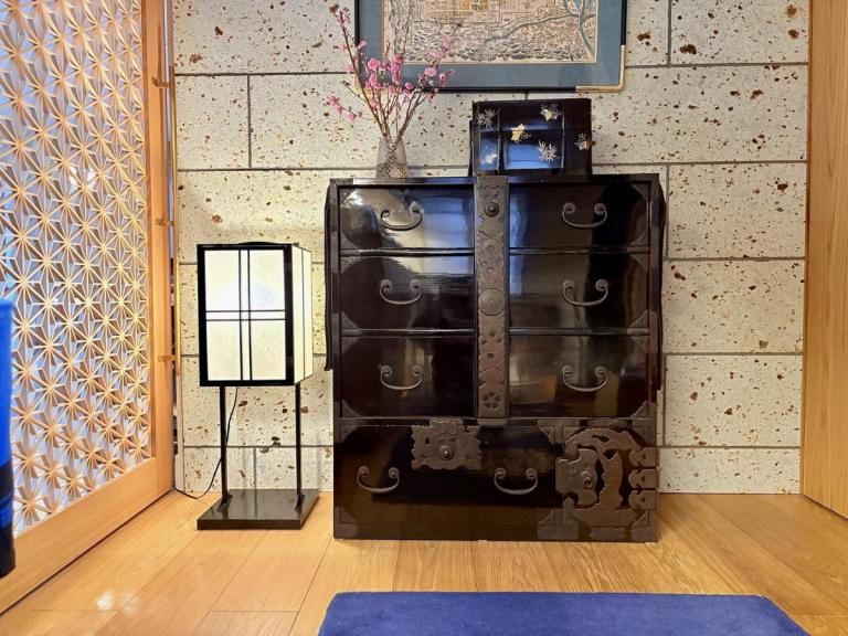 ͹ɾý / Shonai Black-lacquered Tansu with Bar Lock  