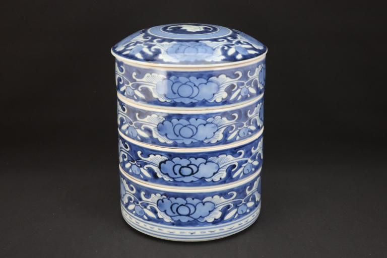 Τղðʸʽ / Imari Round Blue & White 'Danju' Food Boxes with the picture of Peony and Bat