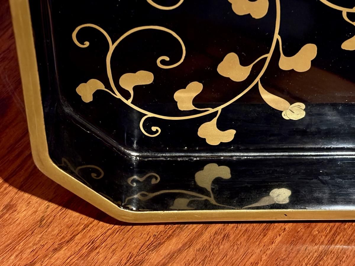 黒塗金唐草蒔絵三宝 / Black-lacquered 'Sanpo' Stand with you