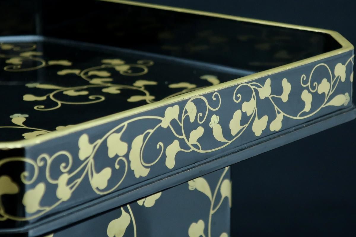 唐草蒔絵 三宝 高25.5cm 木製 朱塗 三宝台 金蒔絵 仏具【MA685】 唐草蒔絵 三宝 高25.5cm 木製 朱塗 三宝台 金蒔絵 仏具【MA685