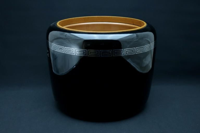 ɶʸɲȭ / Black-acquered Hibachi with 'Makie' of Thunder Pattern