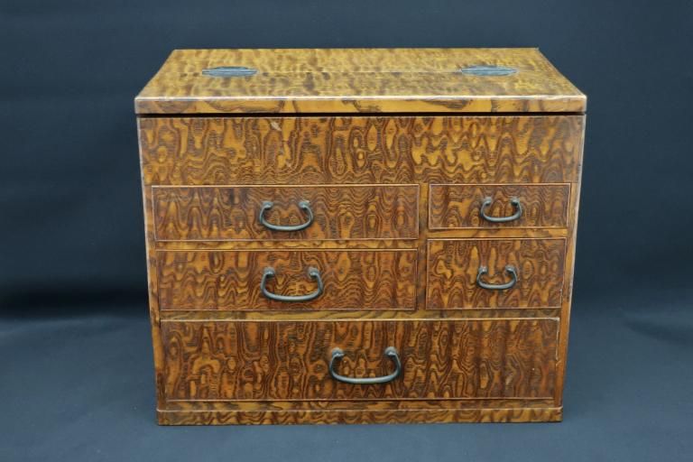 Ȣ / Sewing Box of 'Tamo' wood