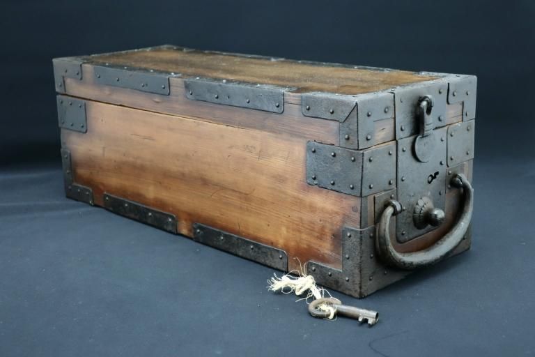 ξȢ / Money Box