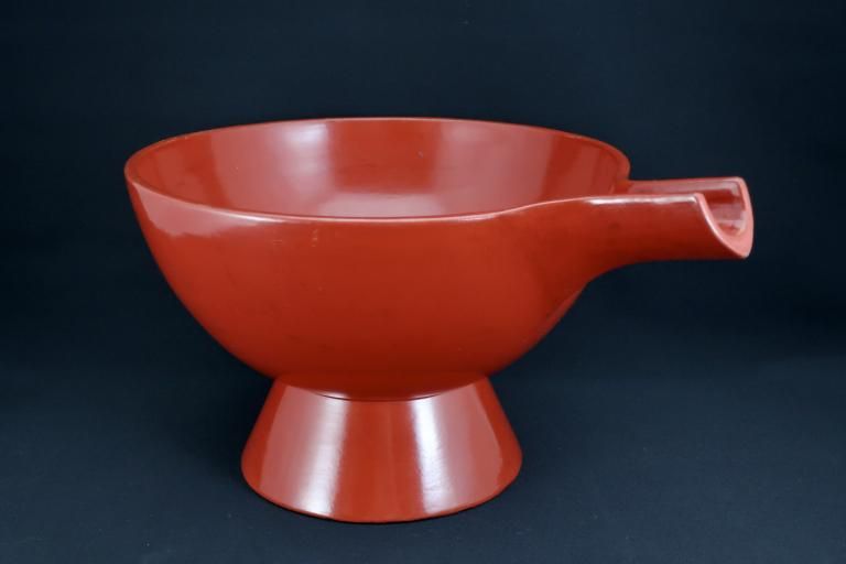 Ҹ / Red-lacquered 'Katakuchi' Sake Pourer
