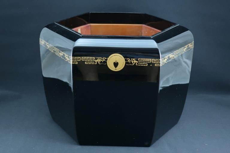 ƣ漬ϻѲȭ / Black-lacquered Small Hexagonal Hibachi