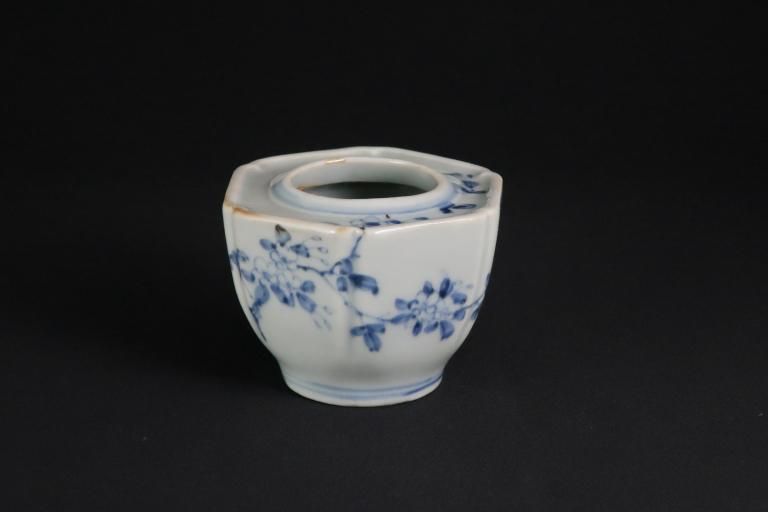 Τպʸ / Imari Hexagonal Blue & White 'Haidai' Sake cup Holder