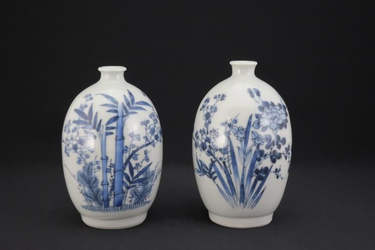 Τʸ / Imari Blue & White Sake Bottle  1 pair