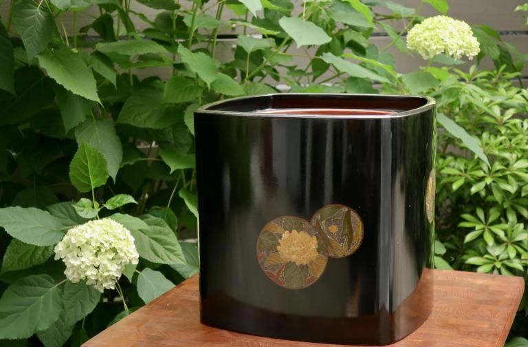 ɲִʸꤢ֤ / Black-lacquered Small Hibachi
