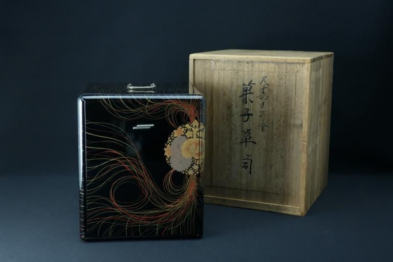 ɵ׼̼ۻý / Black-lacquered Small Sweet Box with Drawers