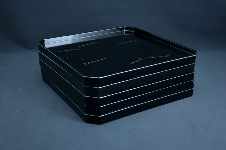 ɾռڵʪ / Black-lacquered Trays with 'Makie' picture of Pine needles  set of 5