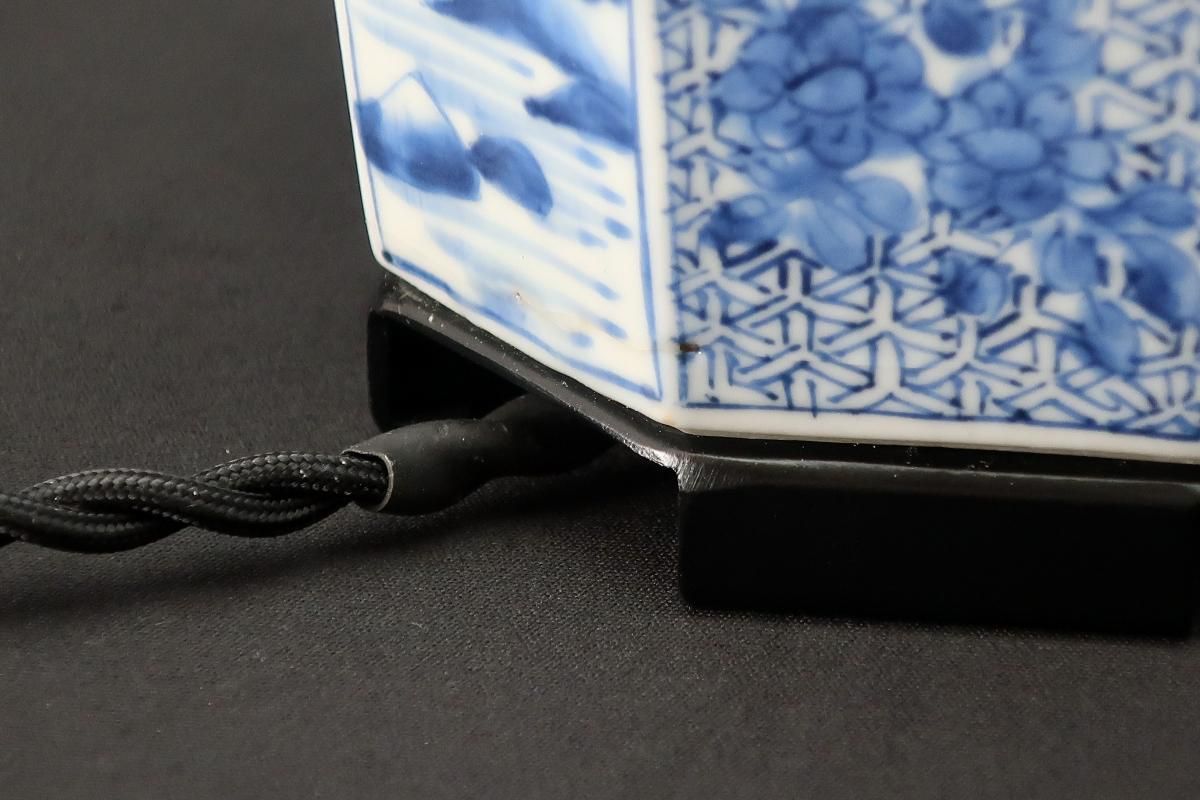 伊万里テーブルランプ 伊万里染付菊花山水文六角壺テーブルランプ / Table Lamp of