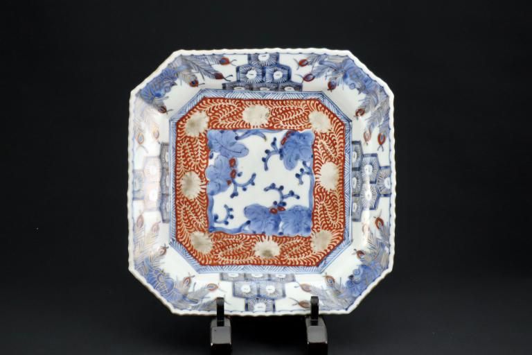 Τùʸڳѻ / Imari Square Polychrome Plate with the pattern of Peacock & Tortoise shell  