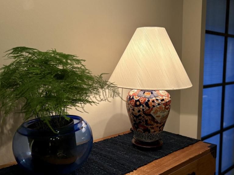 ΤƲַʸơ֥ / Table Lamp of Imari Polychrome Pot