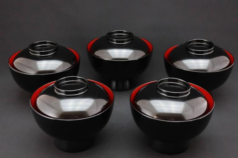 羰Ʋߤο޼ʪС޵ / Wajima Black-lacquered Bowls with Lids  set of 5