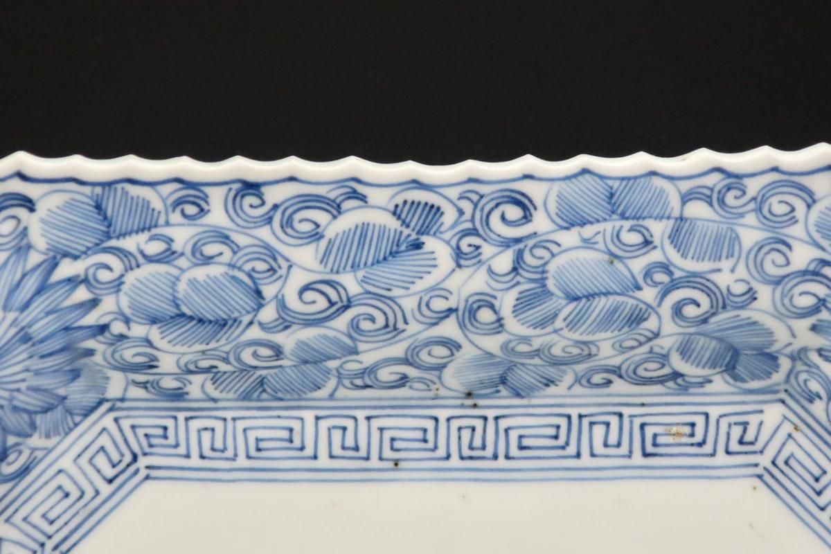 伊万里染付線描菊花文隅切角皿 / Imari Large Square Plate with