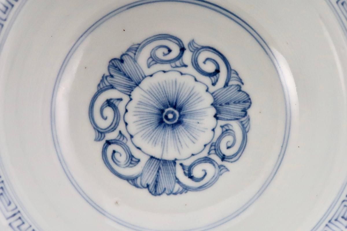 伊万里染付線描牡丹文中鉢 / Imari Blue & White Bowl - OKURA
