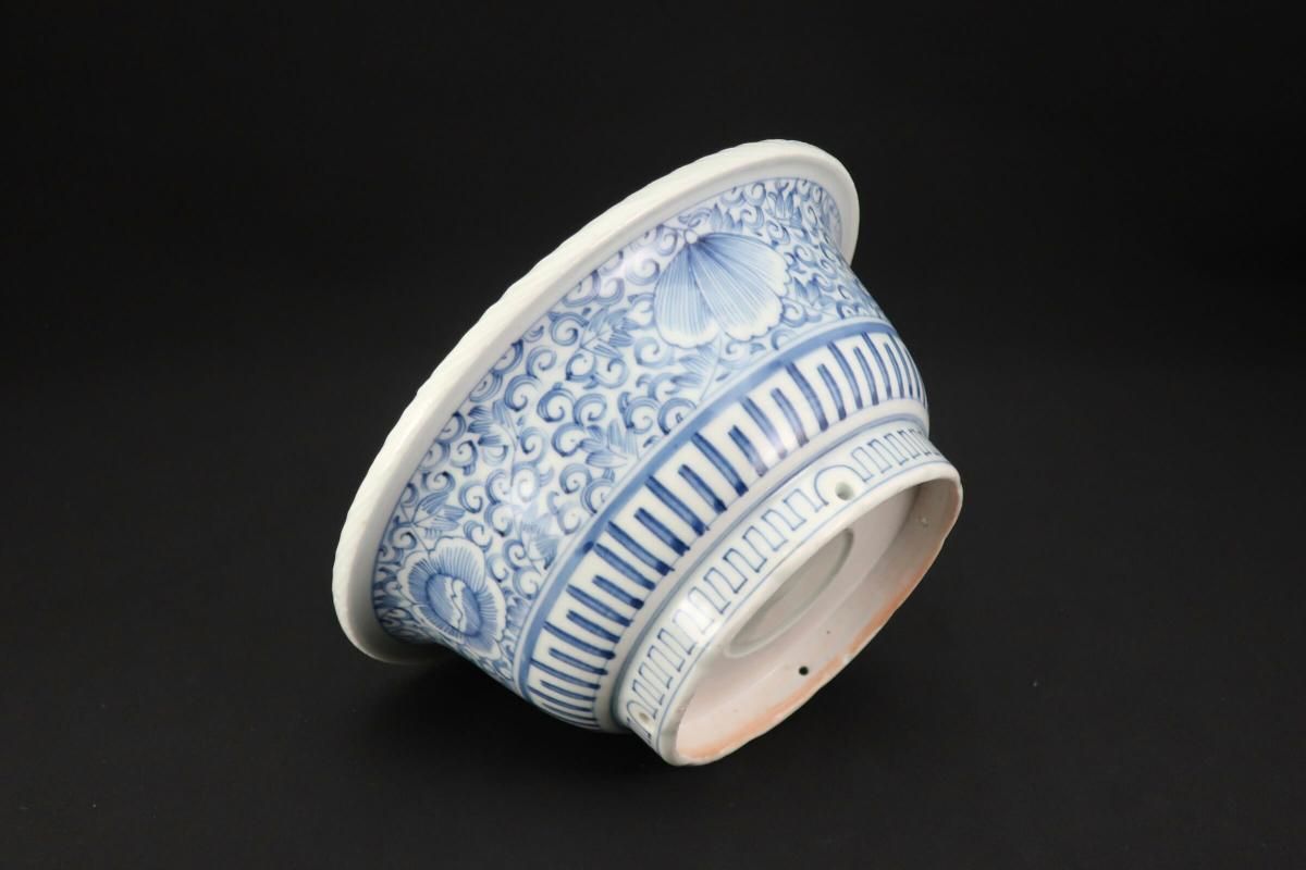 古伊万里 牡丹文 中鉢 伊万里染付線描牡丹文中鉢 / Imari Blue & White Bowl - OKURA