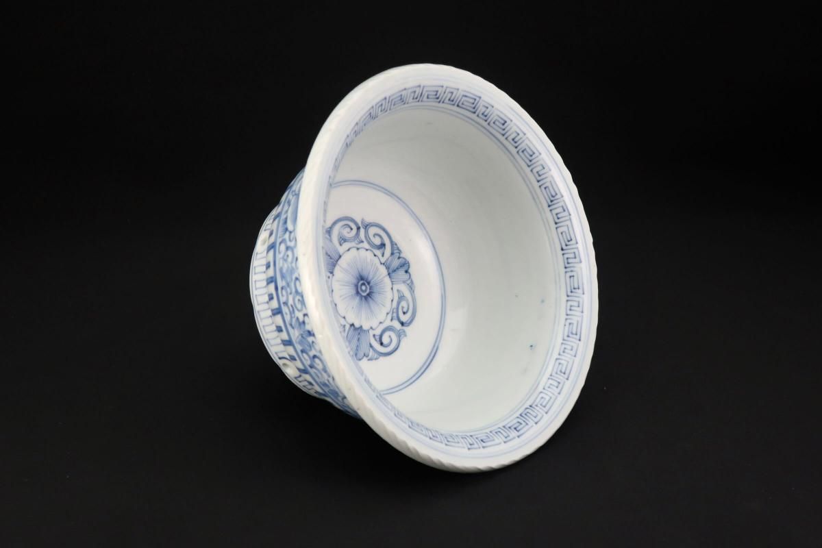 古伊万里 牡丹文 中鉢 伊万里染付線描牡丹文中鉢 / Imari Blue & White Bowl - OKURA