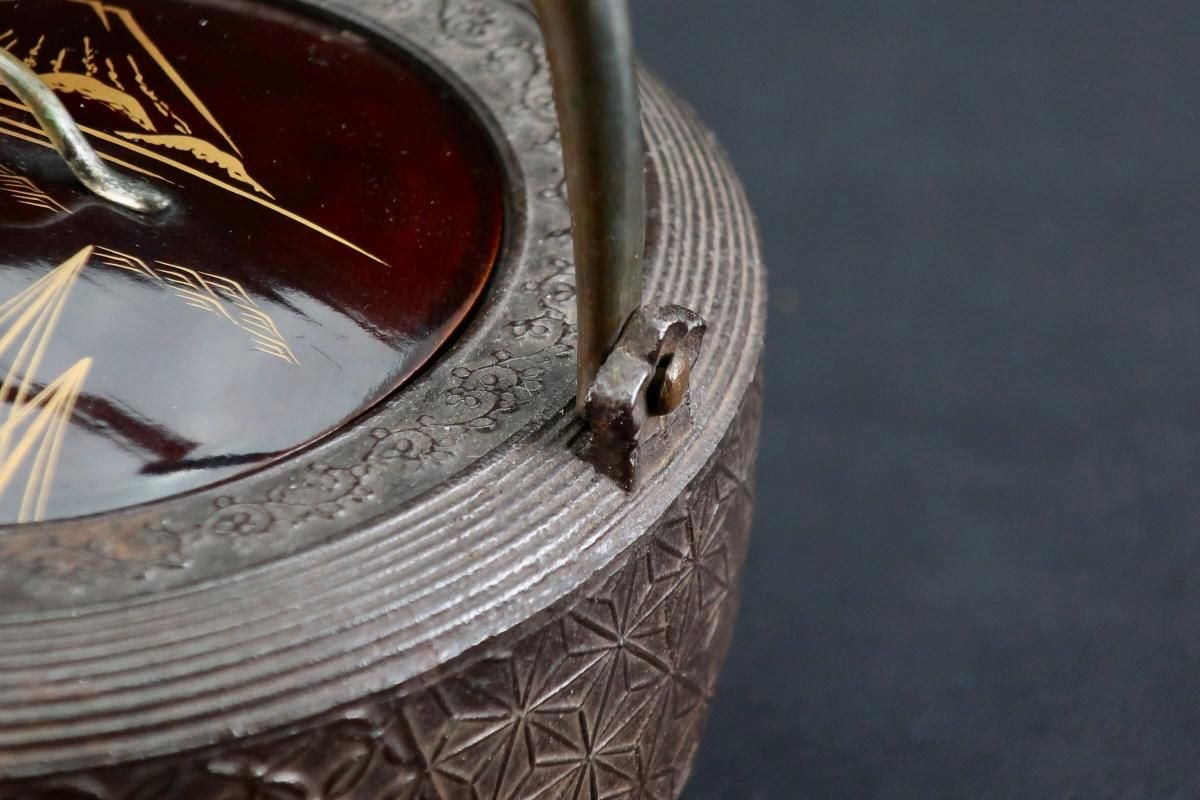 富士山蒔絵蓋鉄銚子 / Iron Sake Pourer & Lacquered lid with