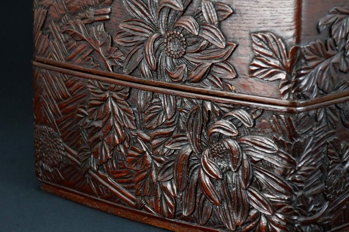 2147様感謝‼️愛蔵金銀波❌日の出❌松超絶高蒔絵大盃総欅塗木箱入黄布古布付1客 菊木彫欅重箱 / Keyaki 'Jubako' Food Boxes with the carving