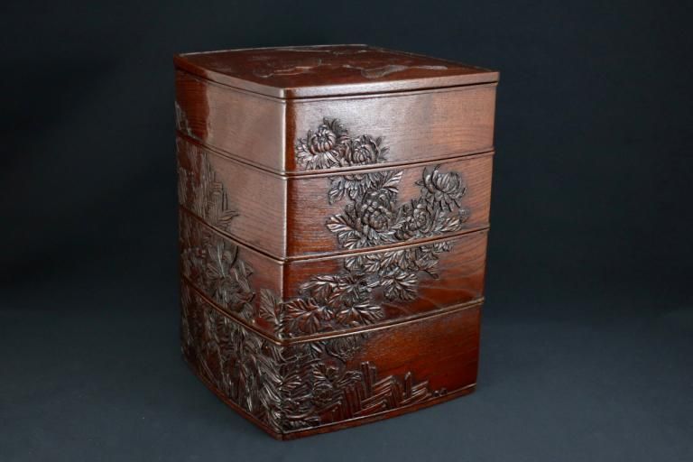 ĦݰȢ / Keyaki 'Jubako' Food Boxes with the carving of Chrysanthemum Flowers