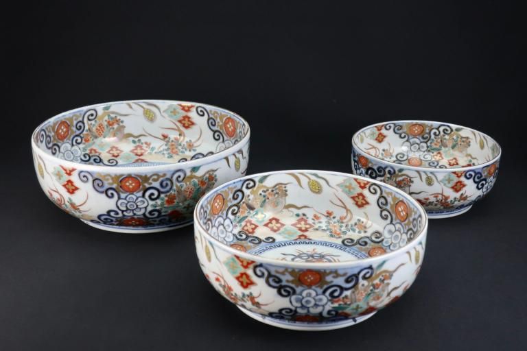 伊万里色絵花籠手三つ組鉢(大中小） / Imari Polychrome Bowls