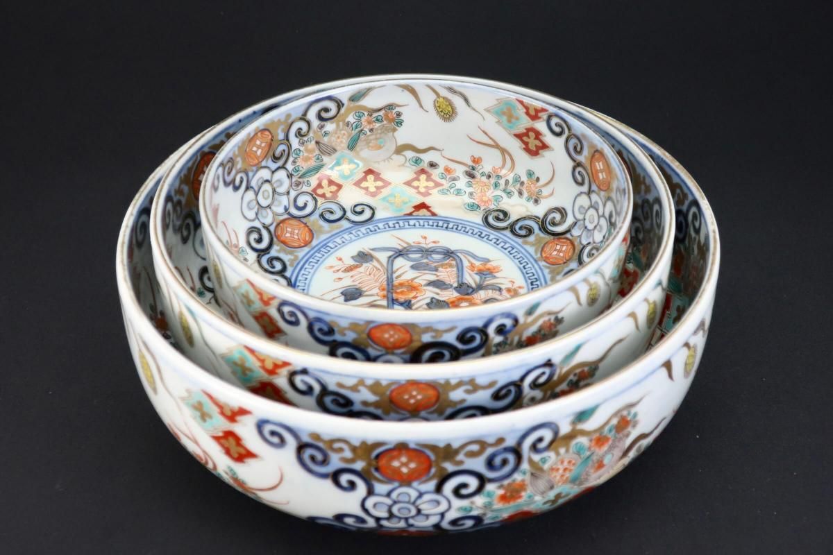 伊万里色絵花籠手三つ組鉢(大中小） / Imari Polychrome Bowls
