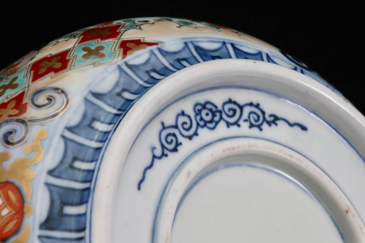 伊万里色絵花籠手三つ組鉢(大中小） / Imari Polychrome Bowls