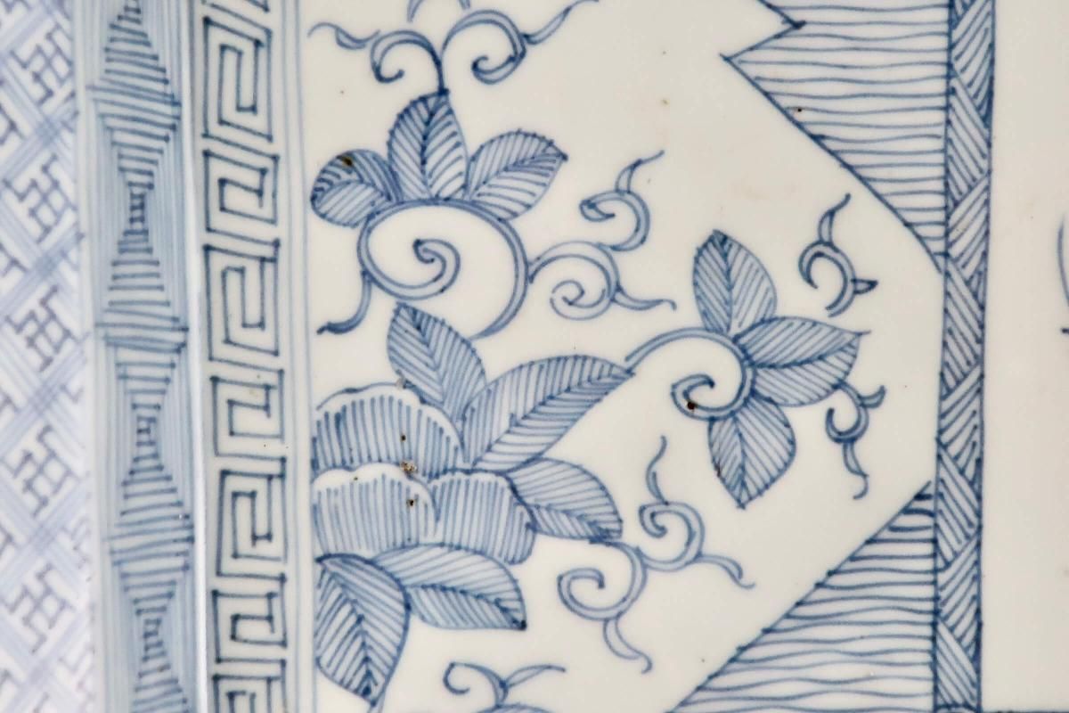 伊万里線描染付草花幾何学文隅切角大皿 / Imari Large Square