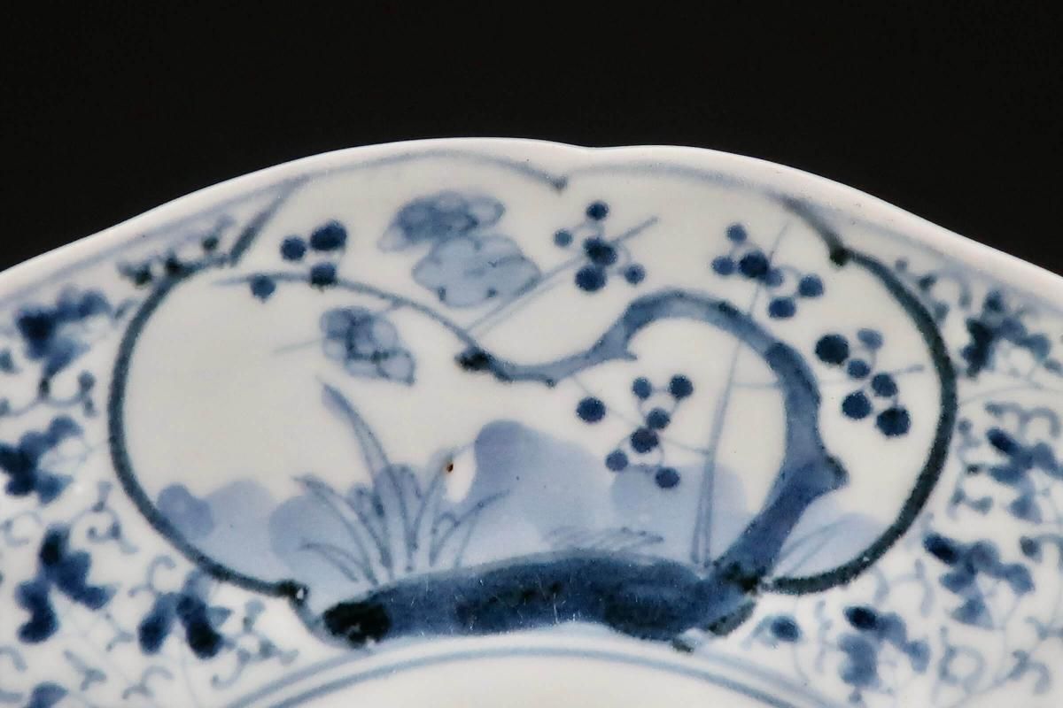 伊万里 青磁 染付 窓絵 花唐草 角皿 [B31461] 伊万里 染付 線描き 花と唐草 隅切り角皿 大皿 - 生活骨董と古布