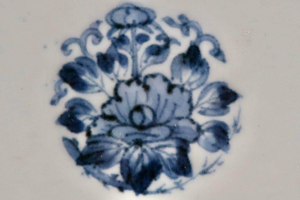 伊万里 青磁 染付 窓絵 花唐草 角皿 [B31461] 伊万里 青磁 染付 窓絵 花唐草 角皿 [B31461] 伊万里 青磁 染付 窓
